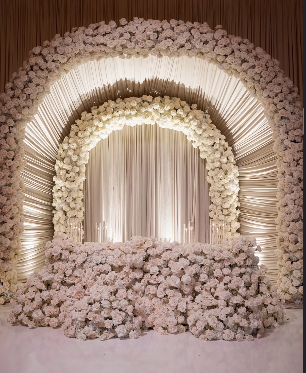Ivory rose double-arch backdrop